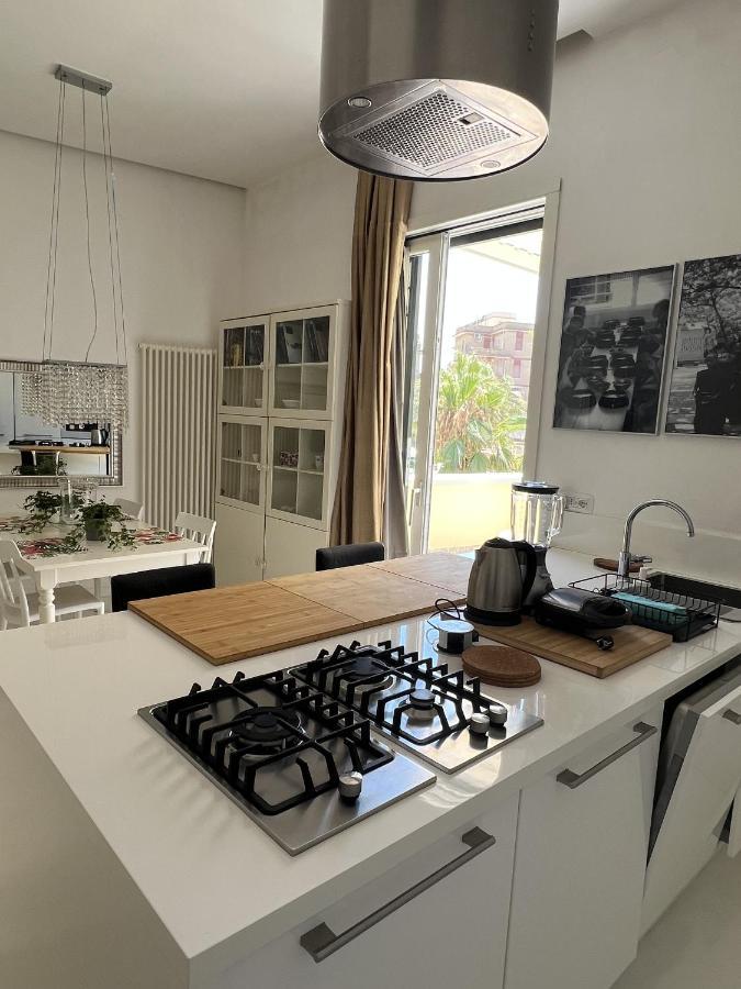 Rome, Beautiful Apartment In A Vintage Building Lido di Ostia Luaran gambar