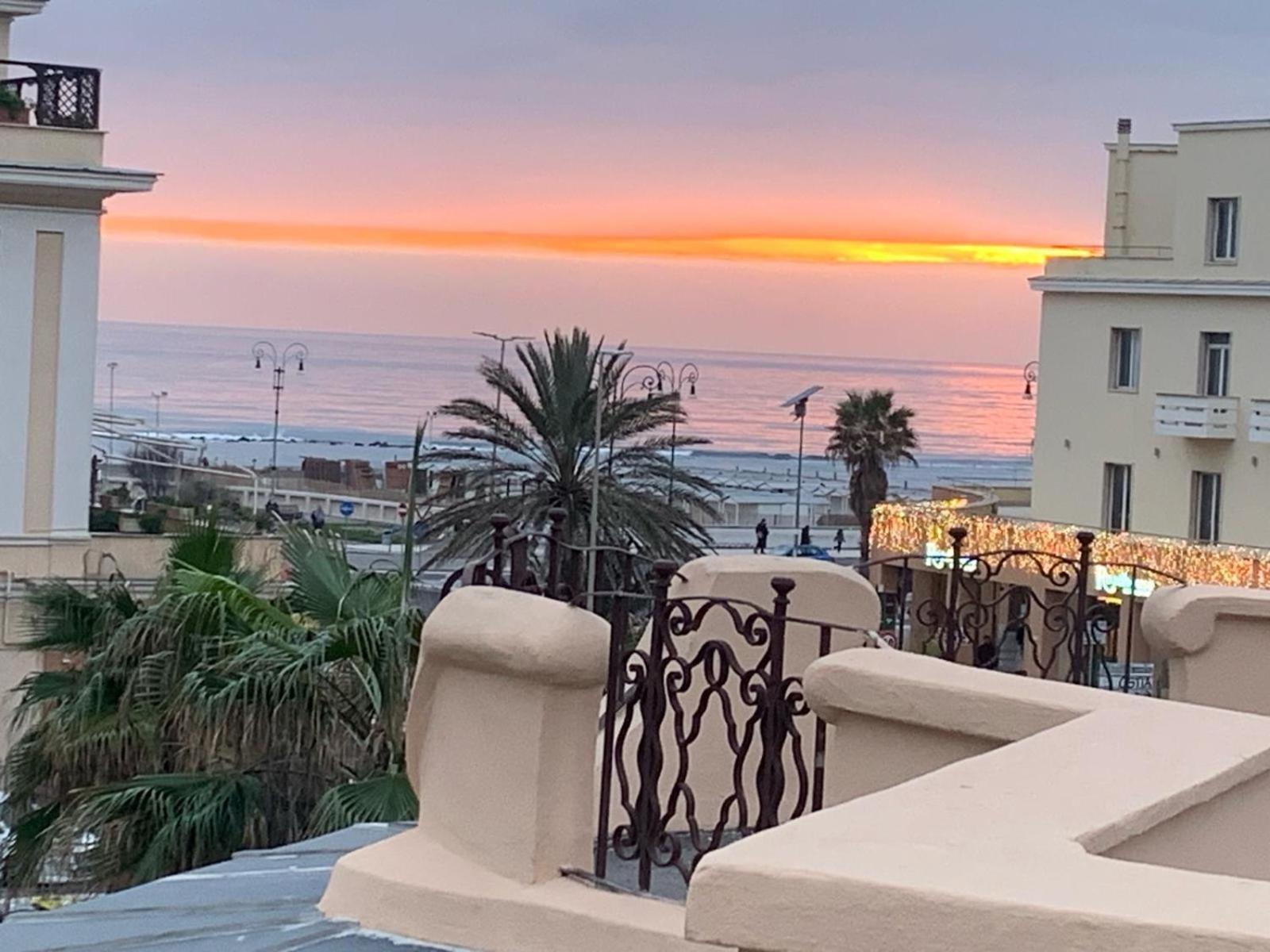 Rome, Beautiful Apartment In A Vintage Building Lido di Ostia Luaran gambar