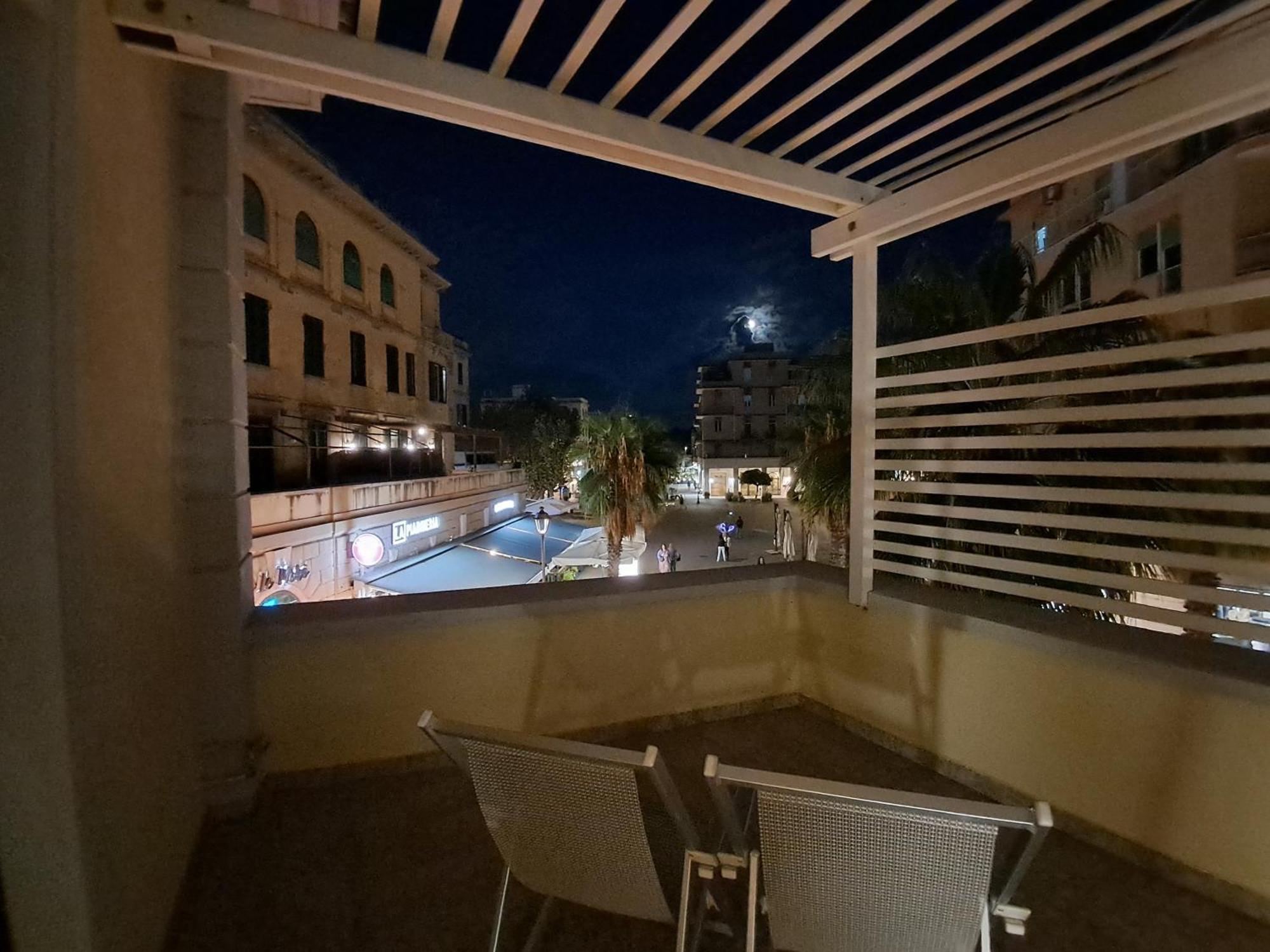 Rome, Beautiful Apartment In A Vintage Building Lido di Ostia Luaran gambar