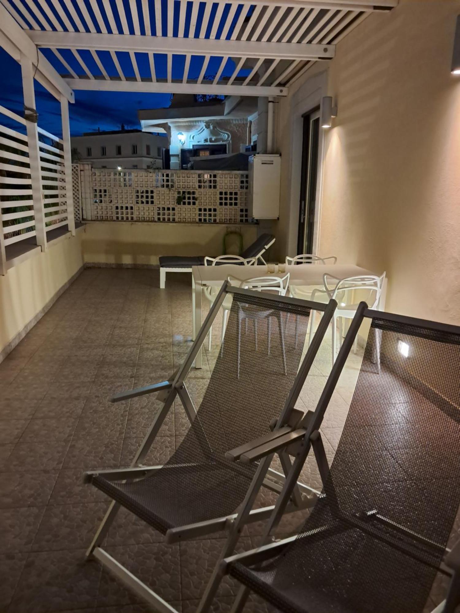 Rome, Beautiful Apartment In A Vintage Building Lido di Ostia Luaran gambar